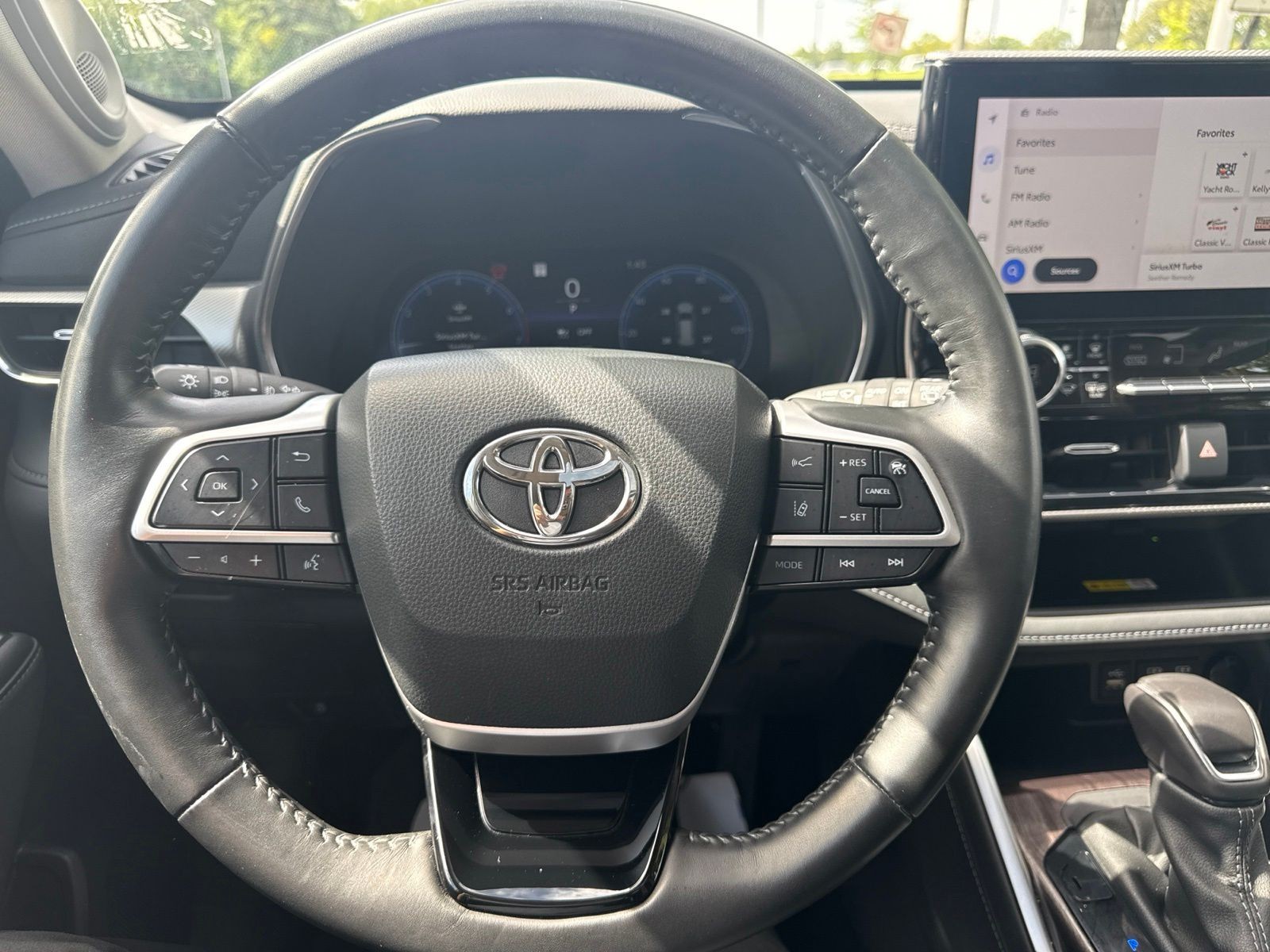 Used 2024 Pearl Toyota Platinum image 25