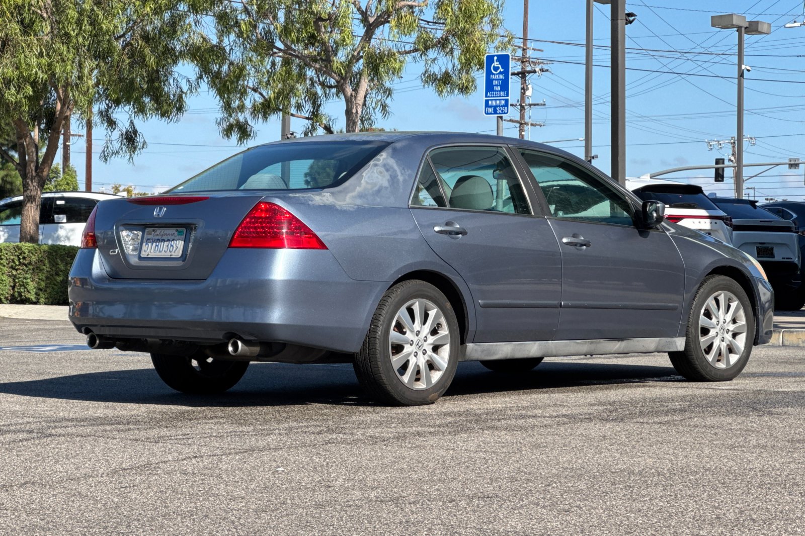 Used 2007 Cool Blue Metallic Honda SE image 5