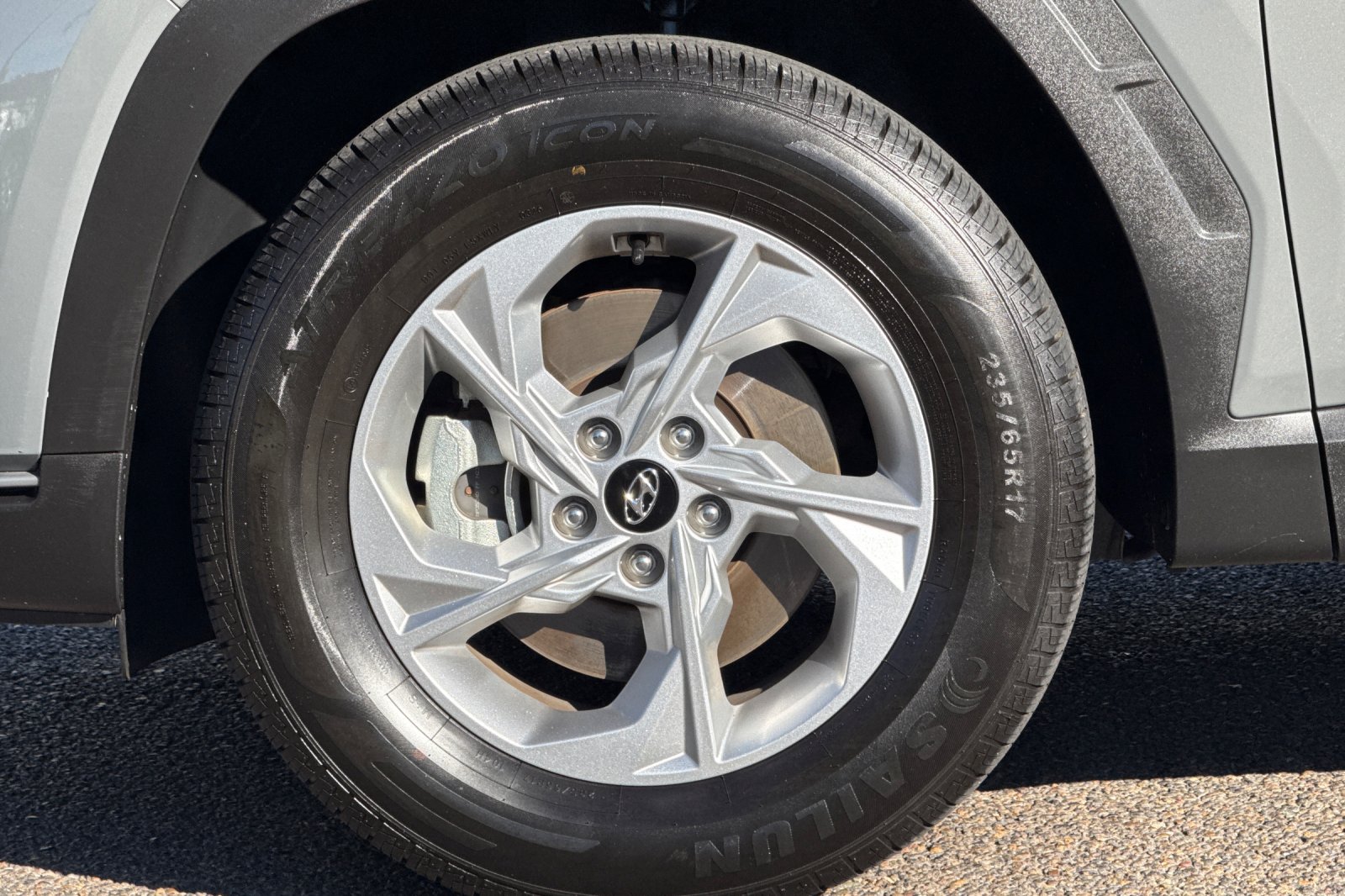 Used 2024 Gray Hyundai SEL image 26