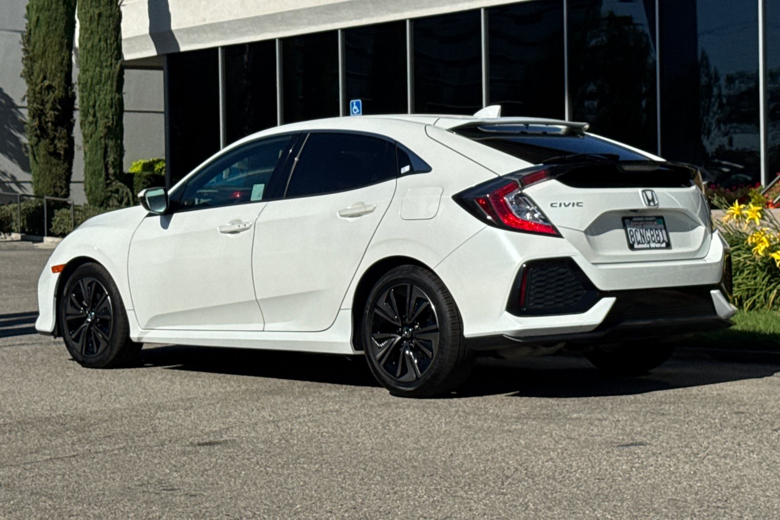 Certified Used 2018 Taffeta White Honda EX image 6
