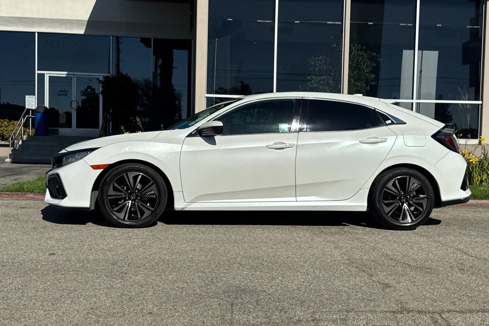 Certified Used 2018 Taffeta White Honda EX image 7