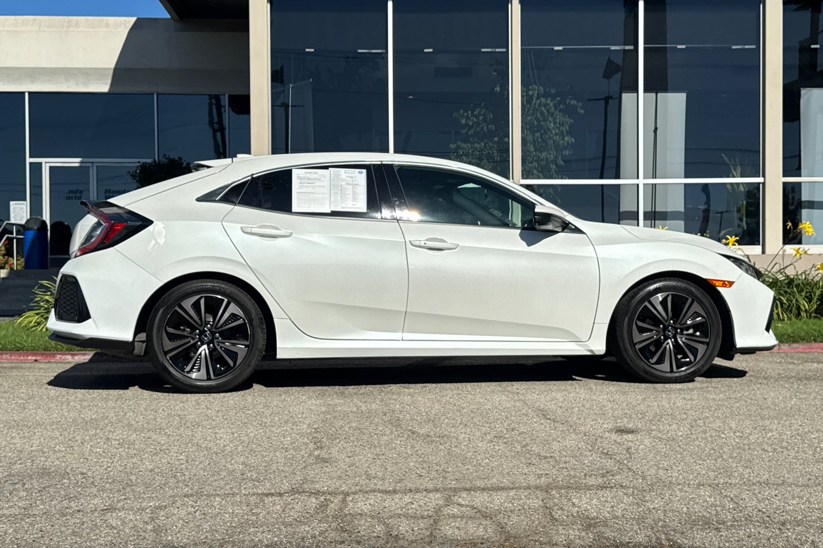 Certified Used 2018 Taffeta White Honda EX image 3