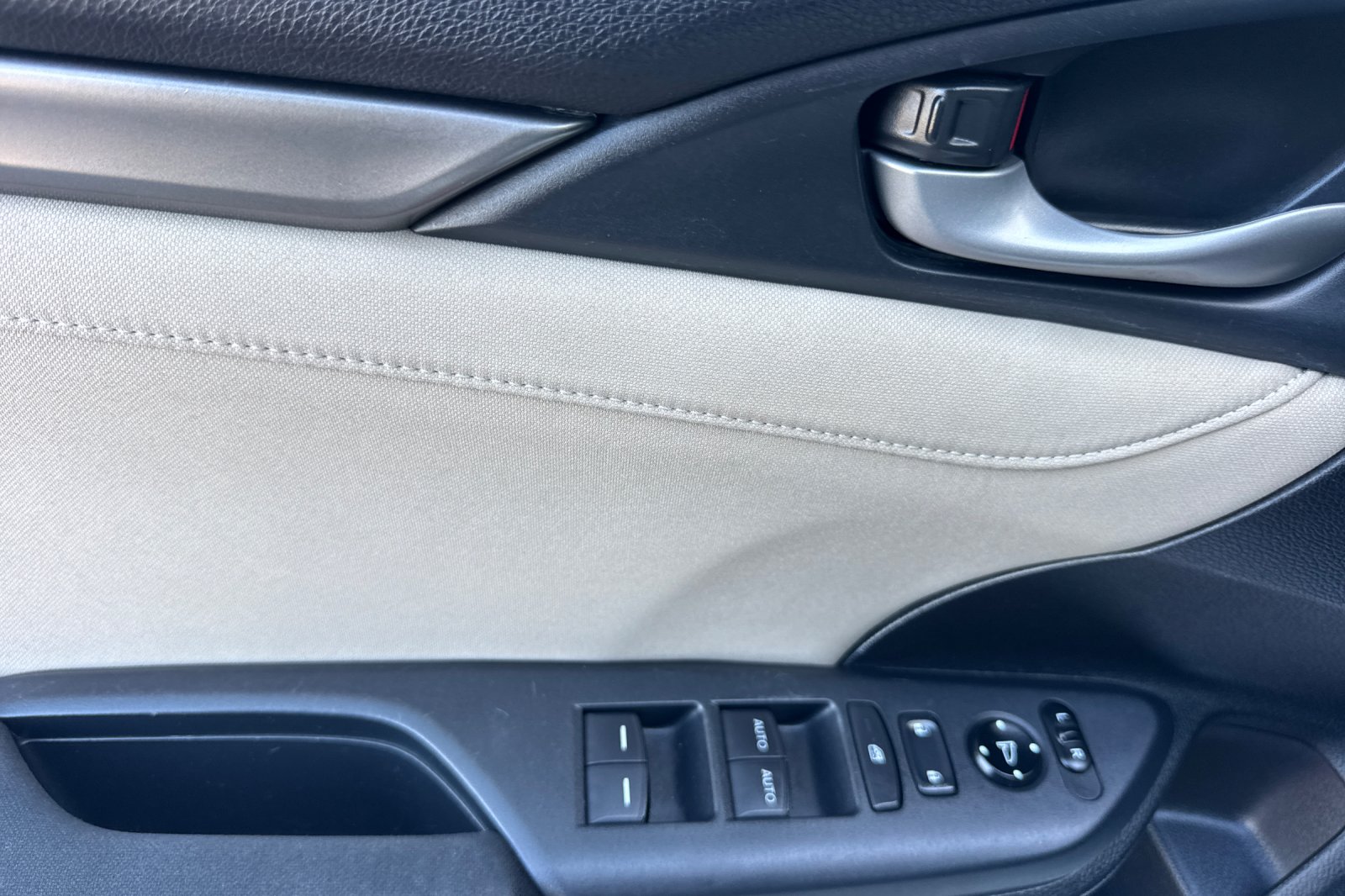 Certified Used 2018 Taffeta White Honda EX image 11
