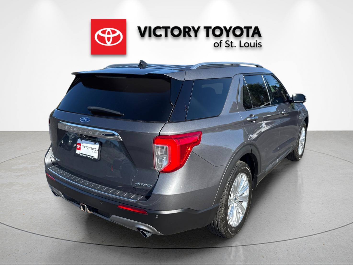 Used 2021 Gray Ford Limited image 3