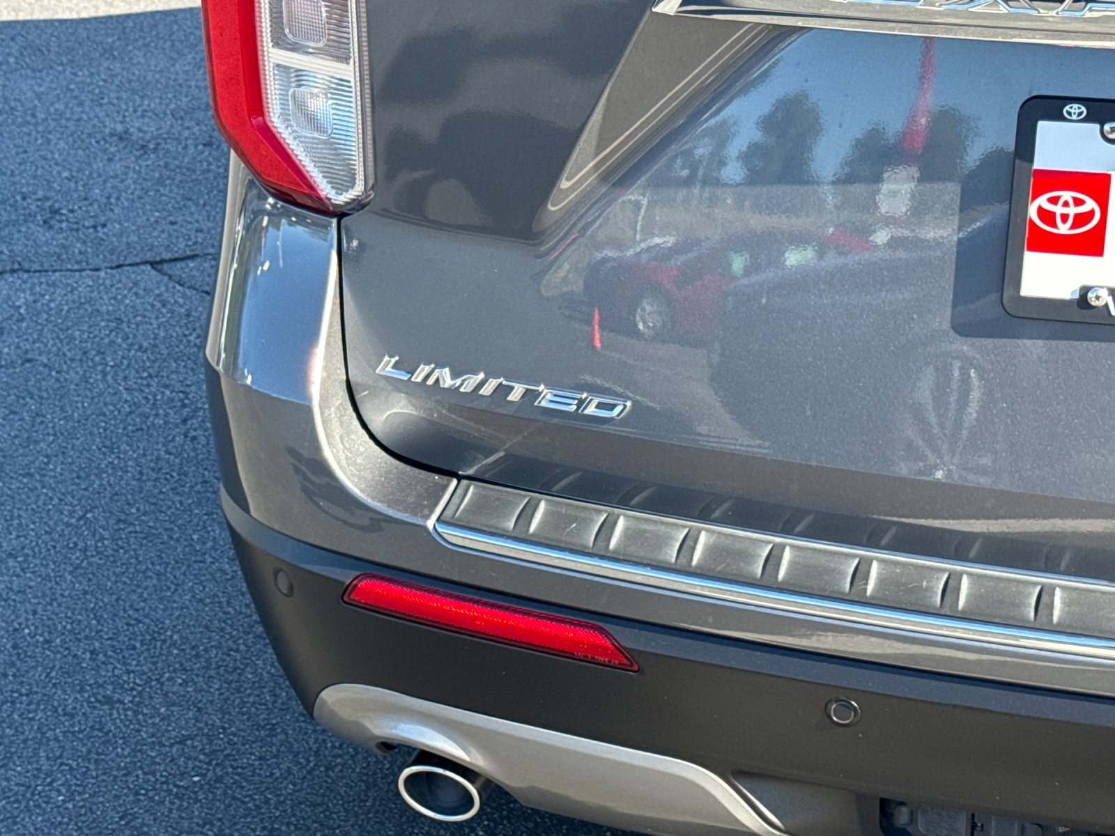 Used 2021 Gray Ford Limited image 21