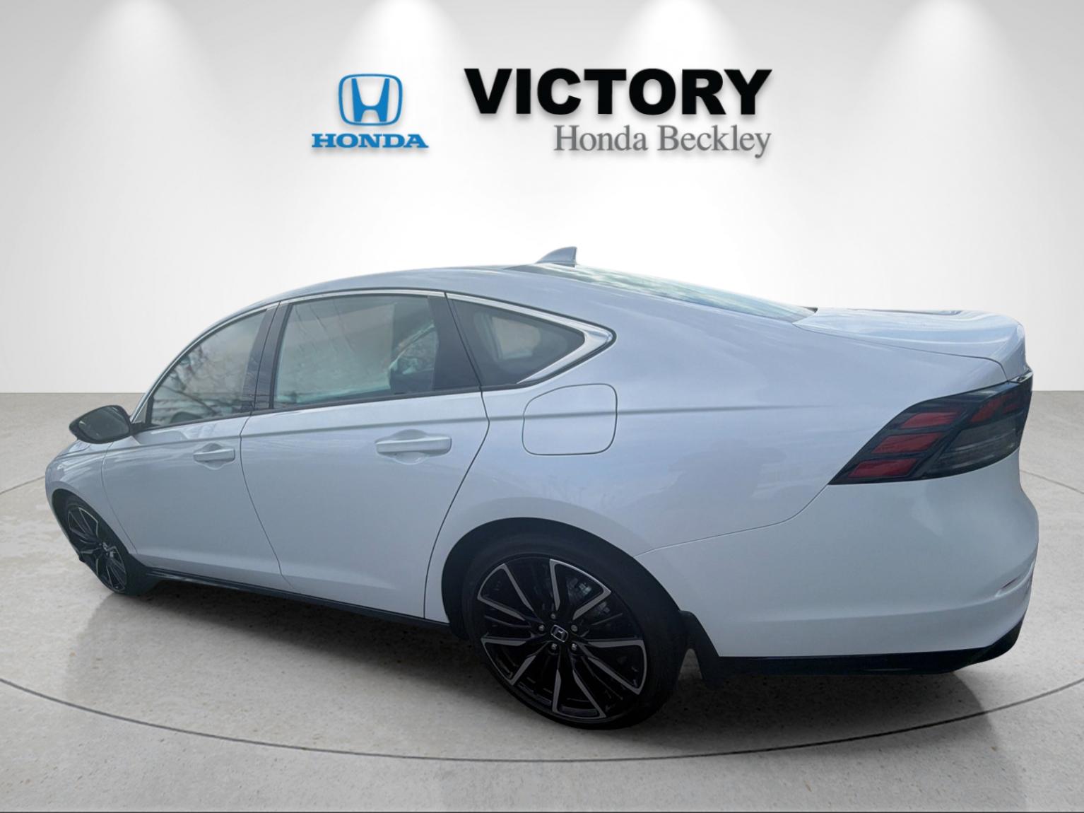 New 2026 Platinum White Pearl Honda Touring Hybrid image 3