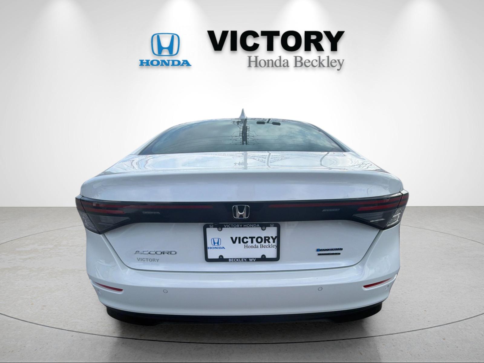 New 2026 Platinum White Pearl Honda Touring Hybrid image 4
