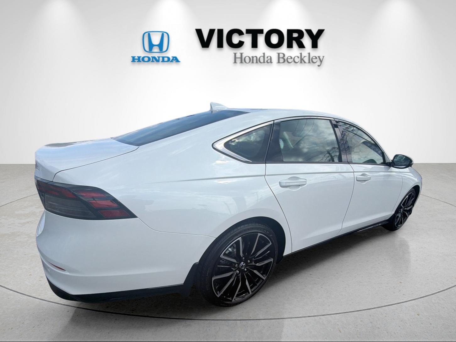 New 2026 Platinum White Pearl Honda Touring Hybrid image 5