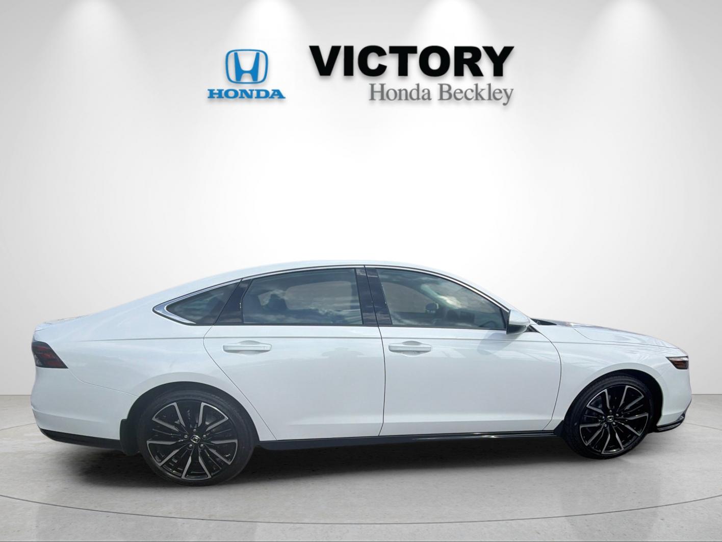 New 2026 Platinum White Pearl Honda Touring Hybrid image 6
