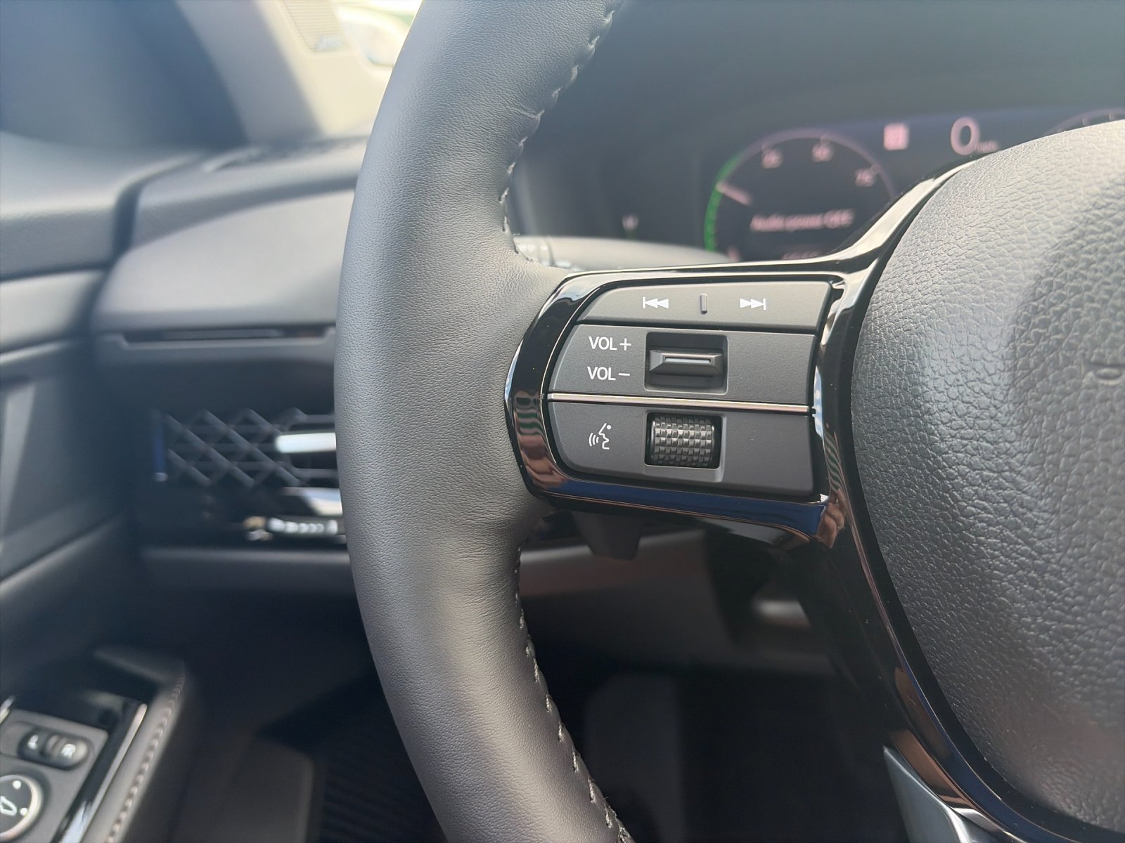 New 2026 Platinum White Pearl Honda Touring Hybrid image 29