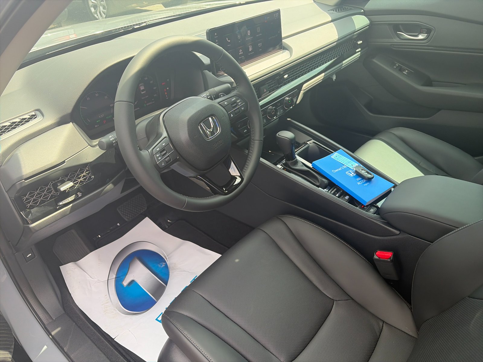 New 2026 Urban Gray Pearl Honda EX-L Hybrid image 11