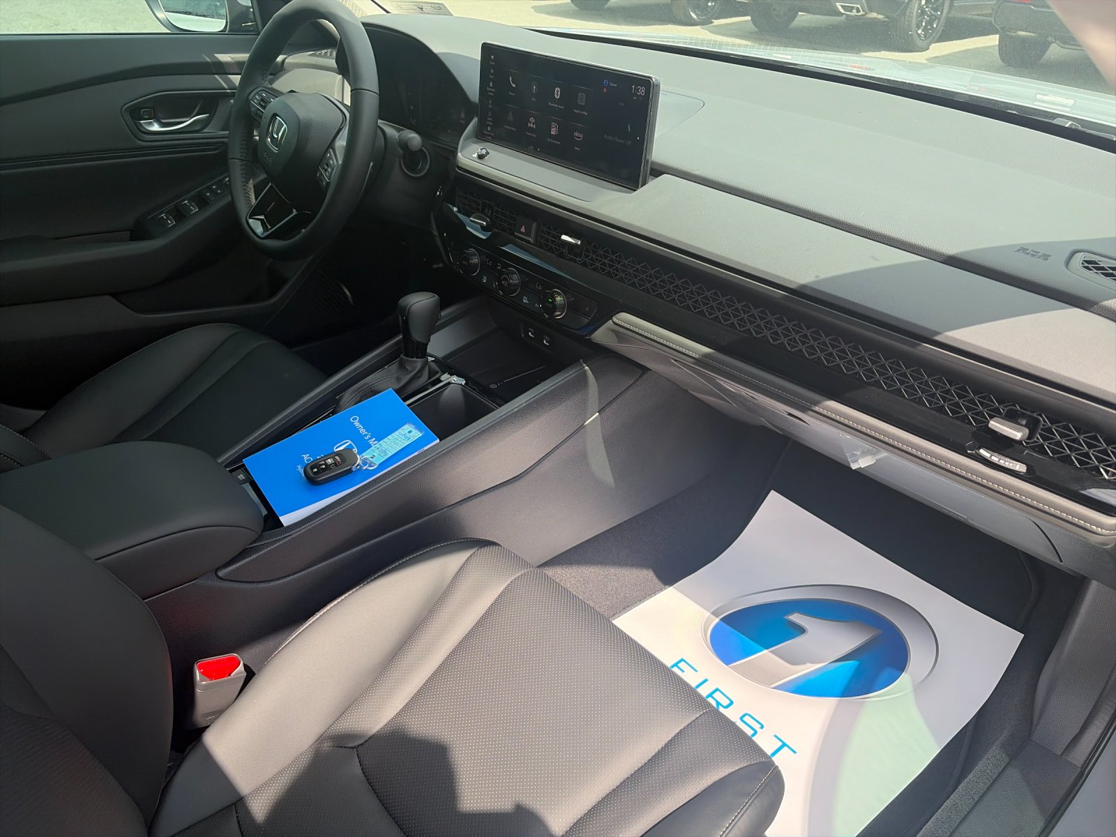 New 2026 Urban Gray Pearl Honda EX-L Hybrid image 18