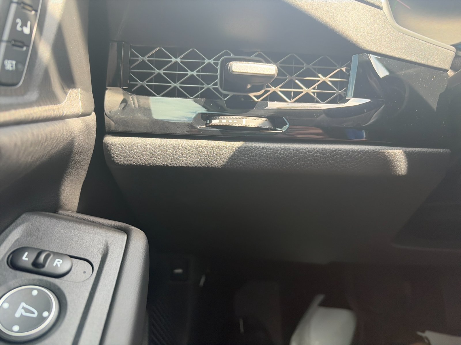 New 2026 Urban Gray Pearl Honda EX-L Hybrid image 32