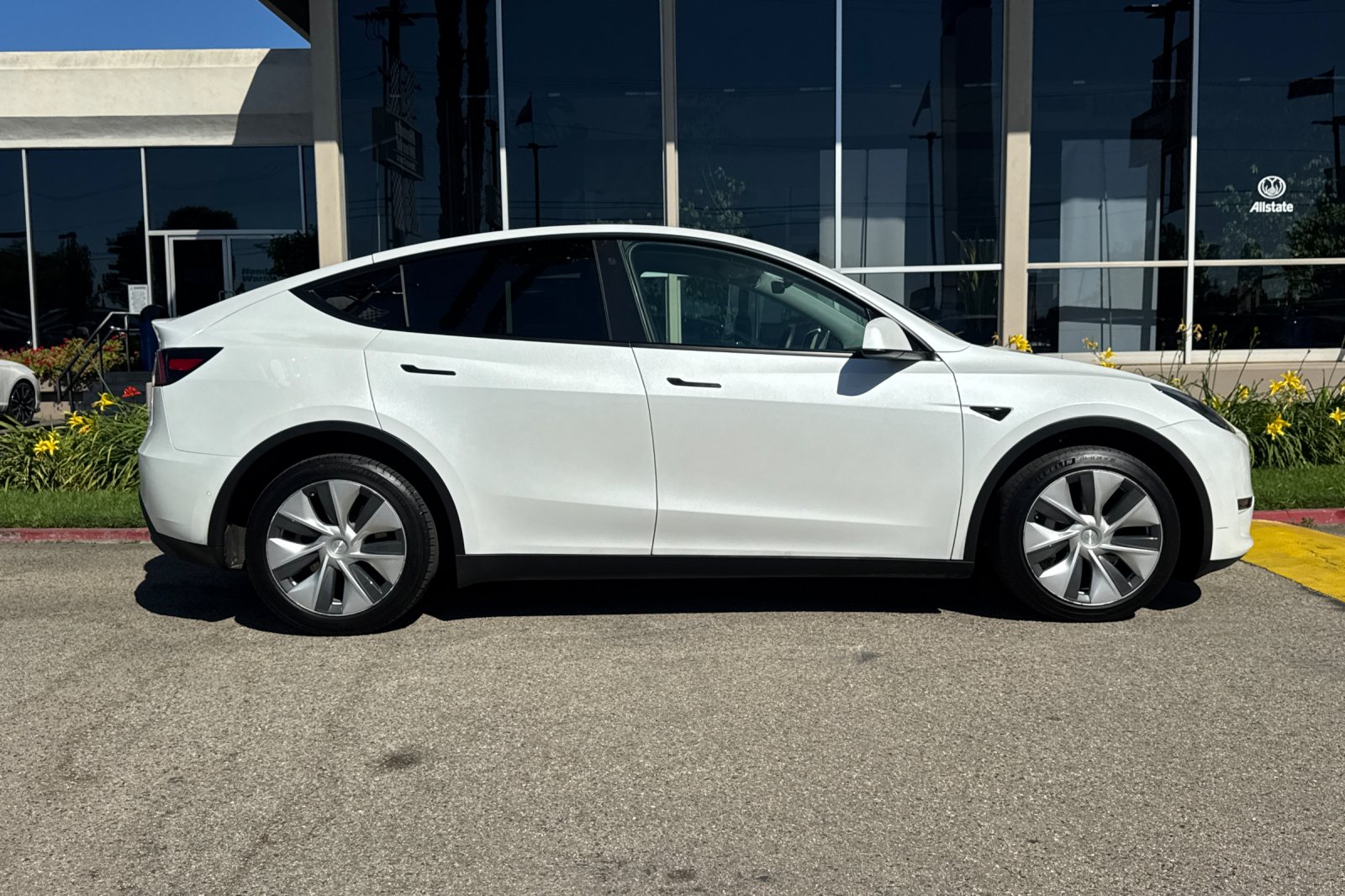 Used 2021 Pearl White Multi-Coat Tesla Long Range image 4