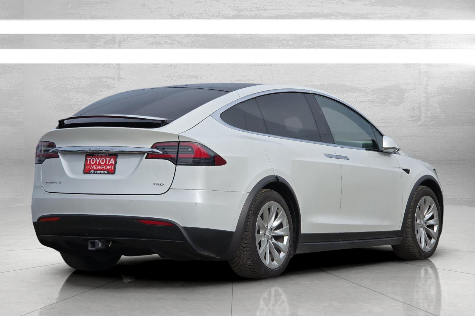 Used 2018  Tesla 75D image 4