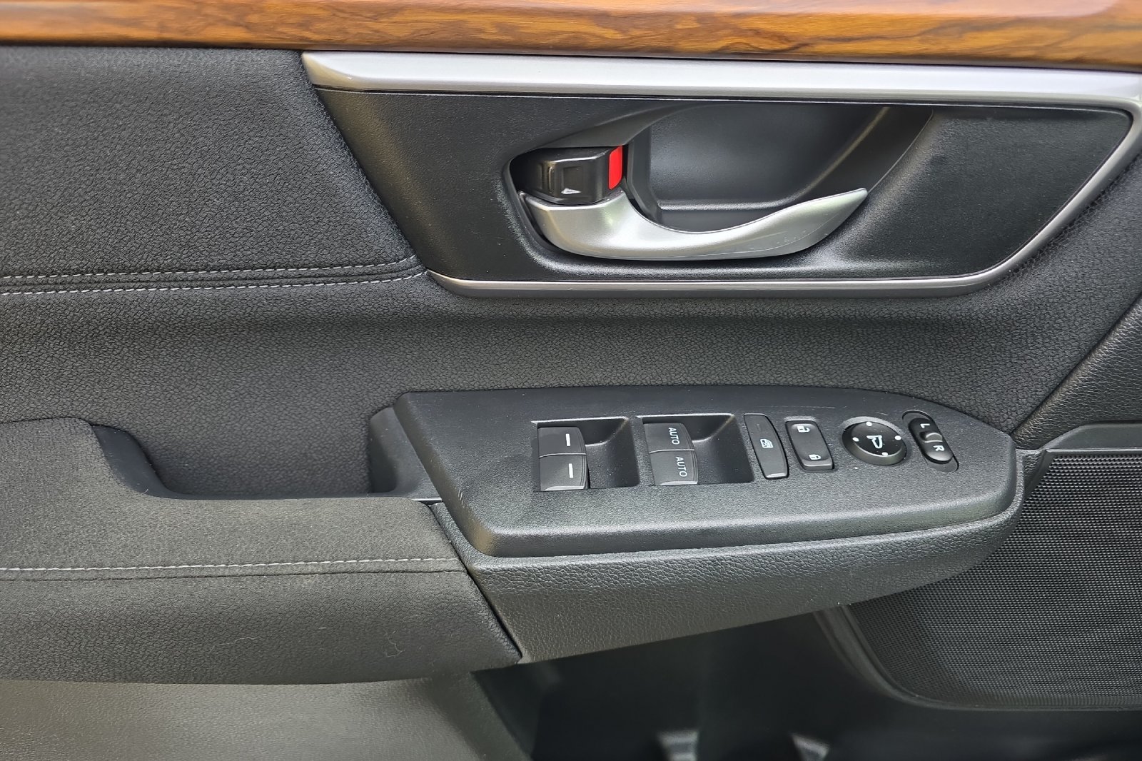 Used 2018  Honda EX image 8