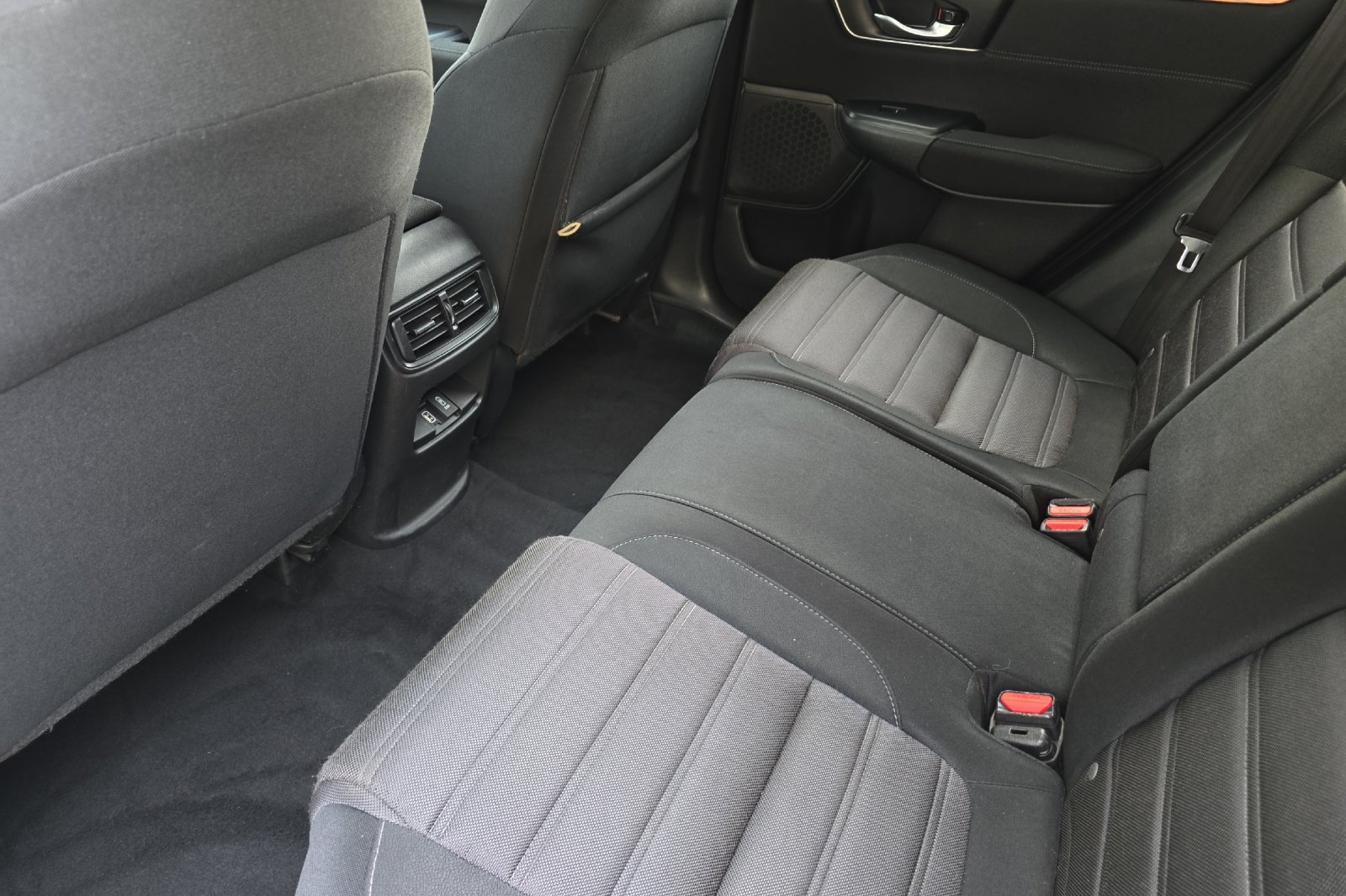 Used 2018  Honda EX image 9