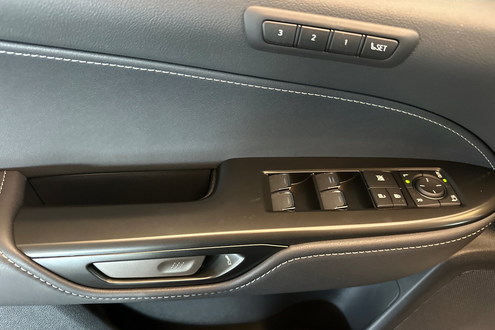 New 2026 Ultra White Lexus NX 450h+ PREMIUM AWD image 11