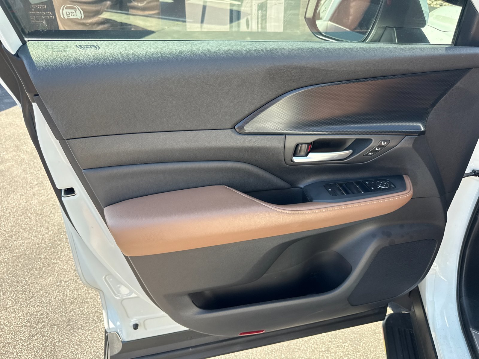 Used 2025  Toyota MAX Platinum image 11