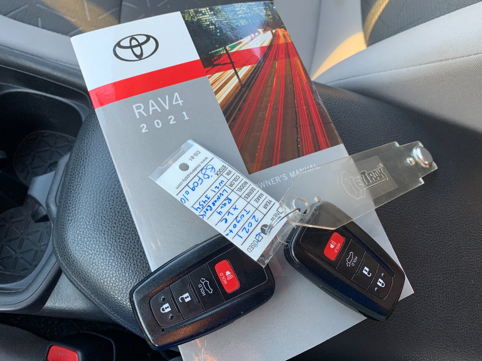Certified Used 2021  Toyota XLE image 9