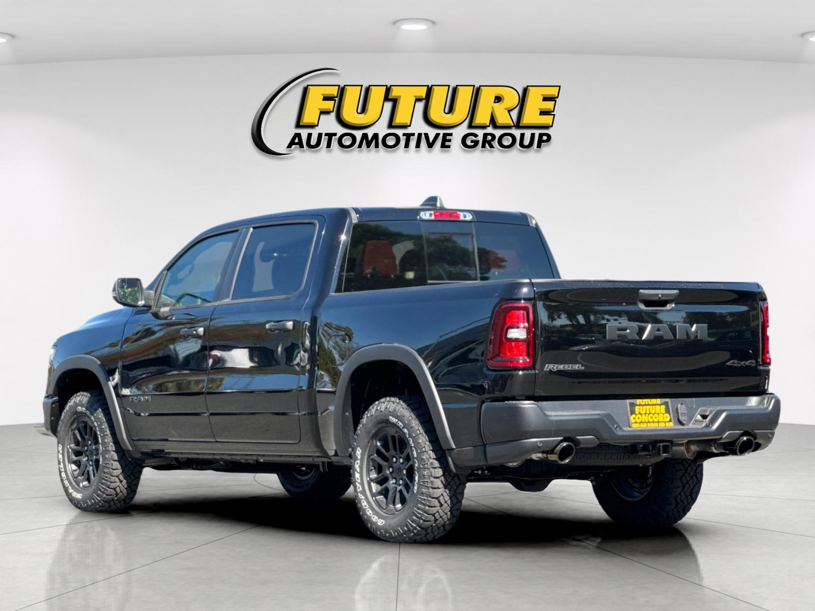 New 2026 Diamond Black Crystal Pearl-Coat Exterior Paint RAM Rebel image 6