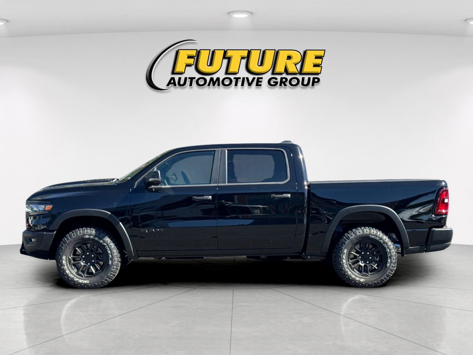 New 2026 Diamond Black Crystal Pearl-Coat Exterior Paint RAM Rebel image 7
