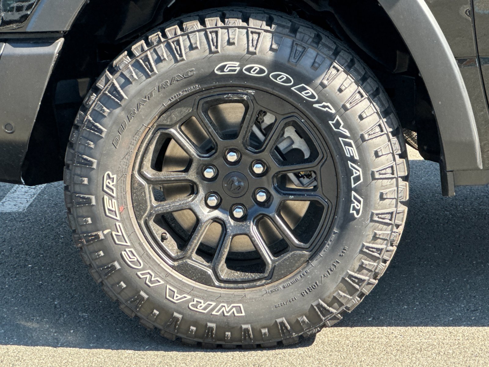 New 2026 Diamond Black Crystal Pearl-Coat Exterior Paint RAM Rebel image 25