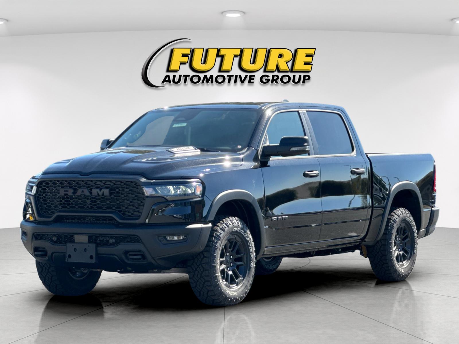 New 2026 Diamond Black Crystal Pearl-Coat Exterior Paint RAM Rebel image 8