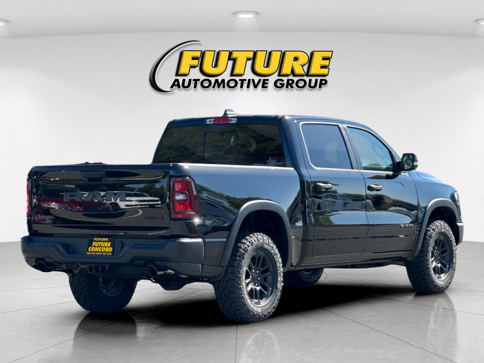 New 2026 Diamond Black Crystal Pearl-Coat Exterior Paint RAM Rebel image 4