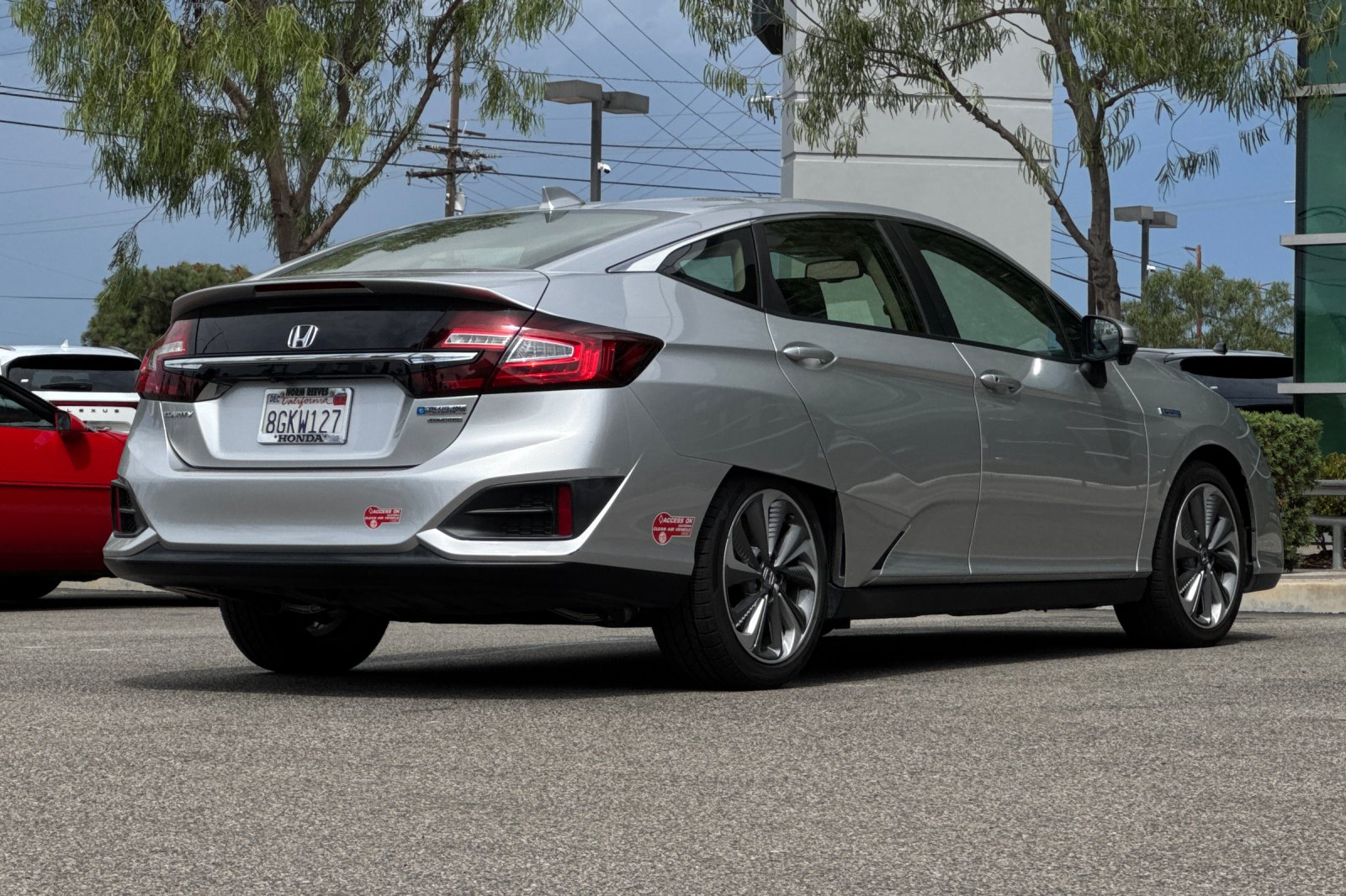 Certified Used 2018 Solar Silver Metallic Honda Touring image 5