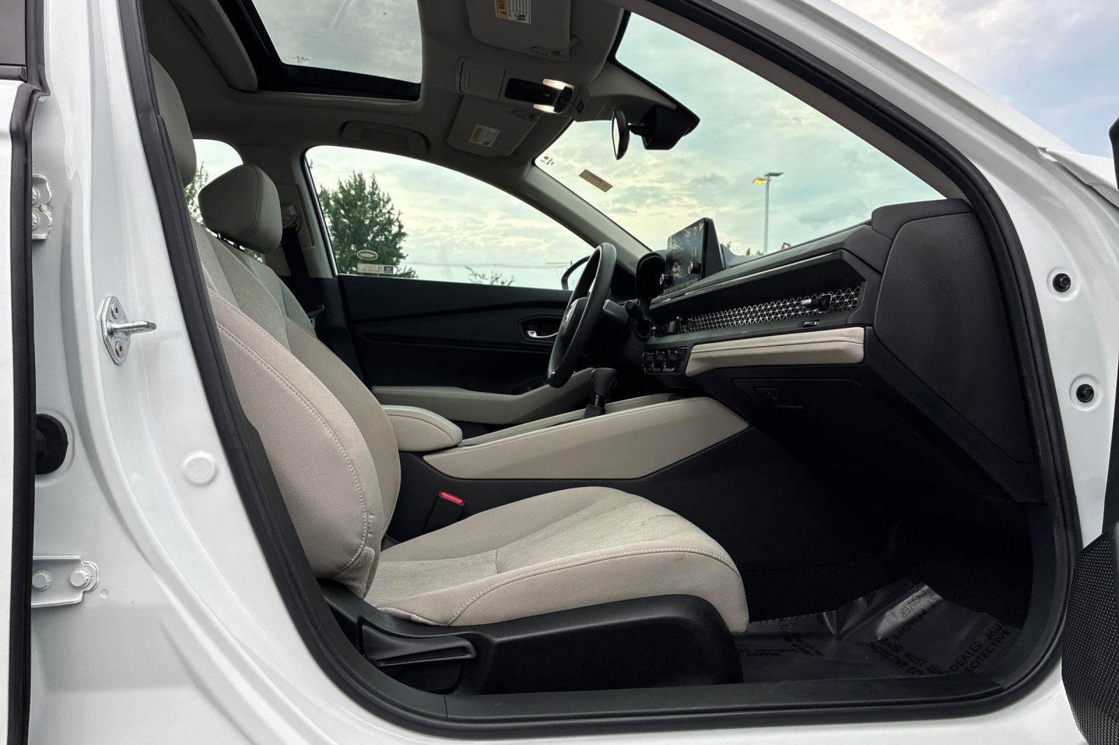 Used 2024 Platinum White Pearl Honda EX image 21