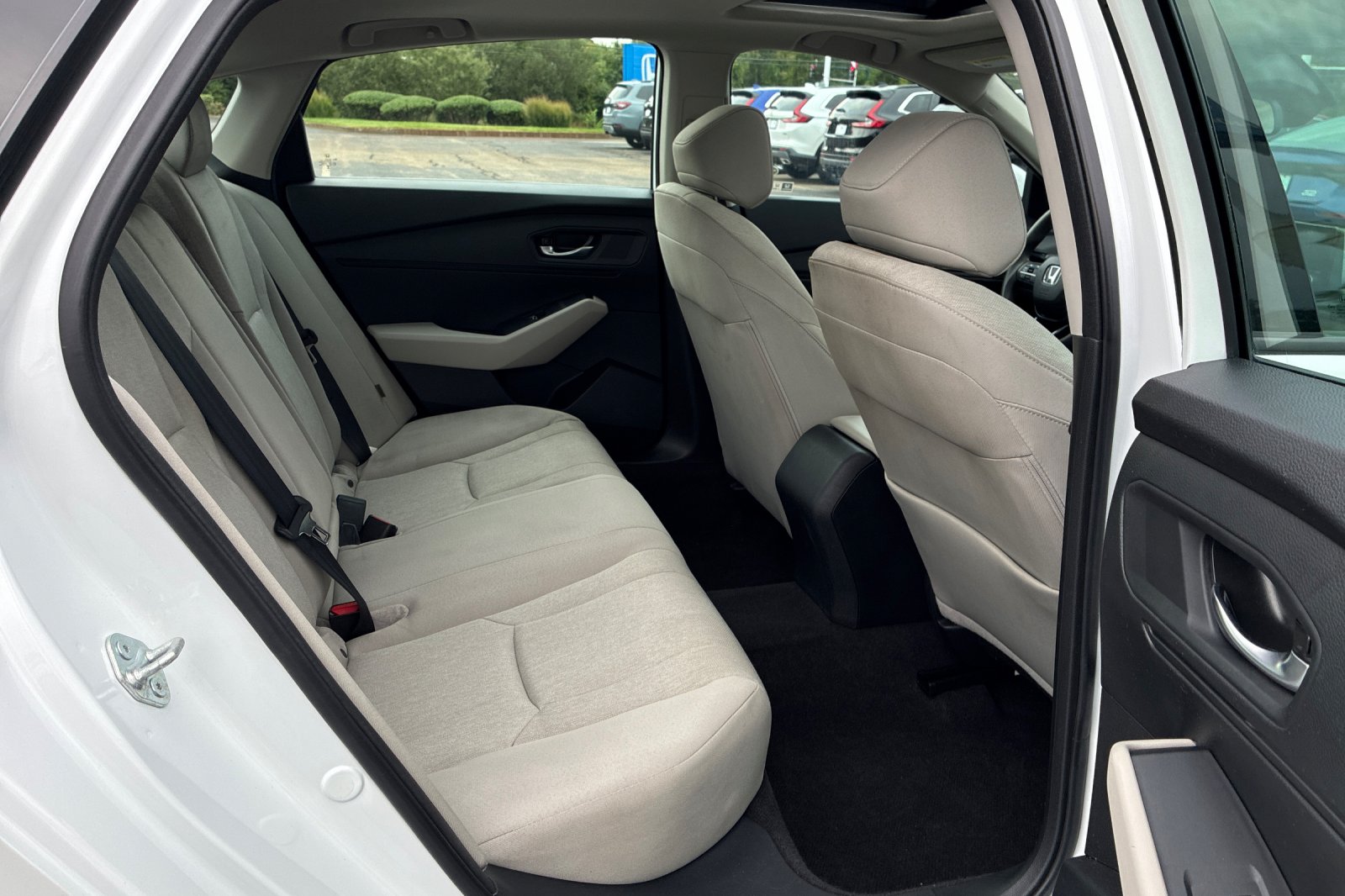 Used 2024 Platinum White Pearl Honda EX image 18
