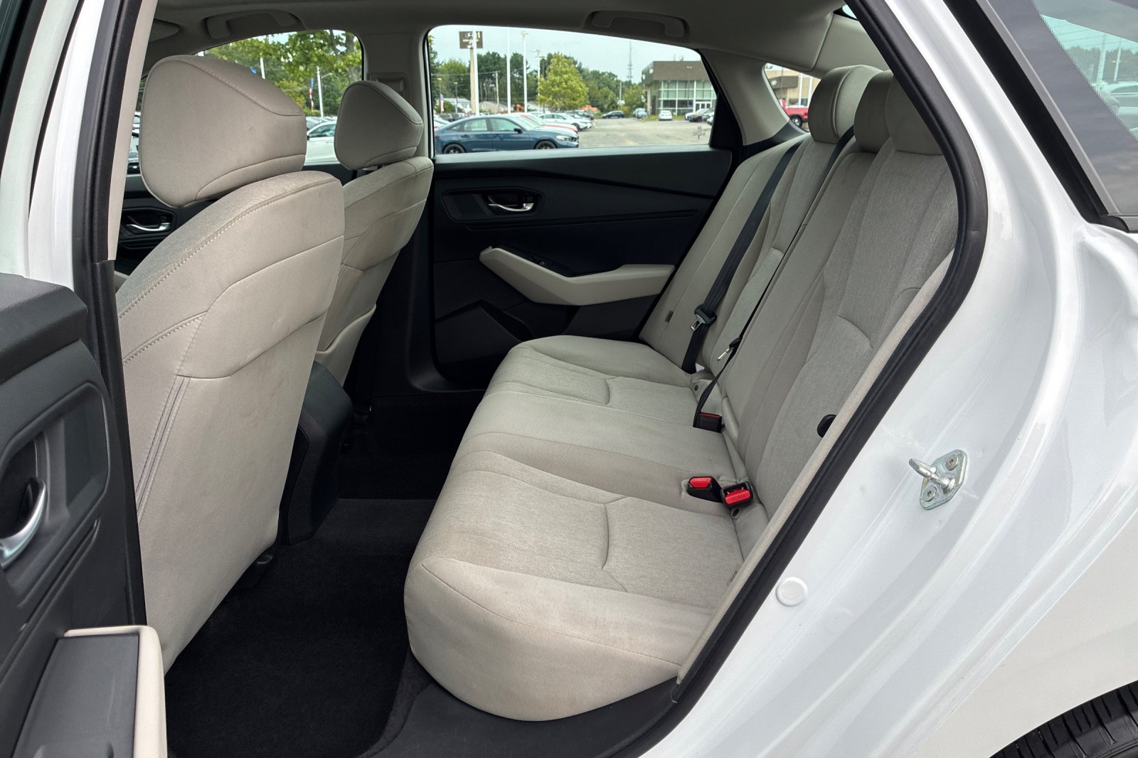 Used 2024 Platinum White Pearl Honda EX image 15