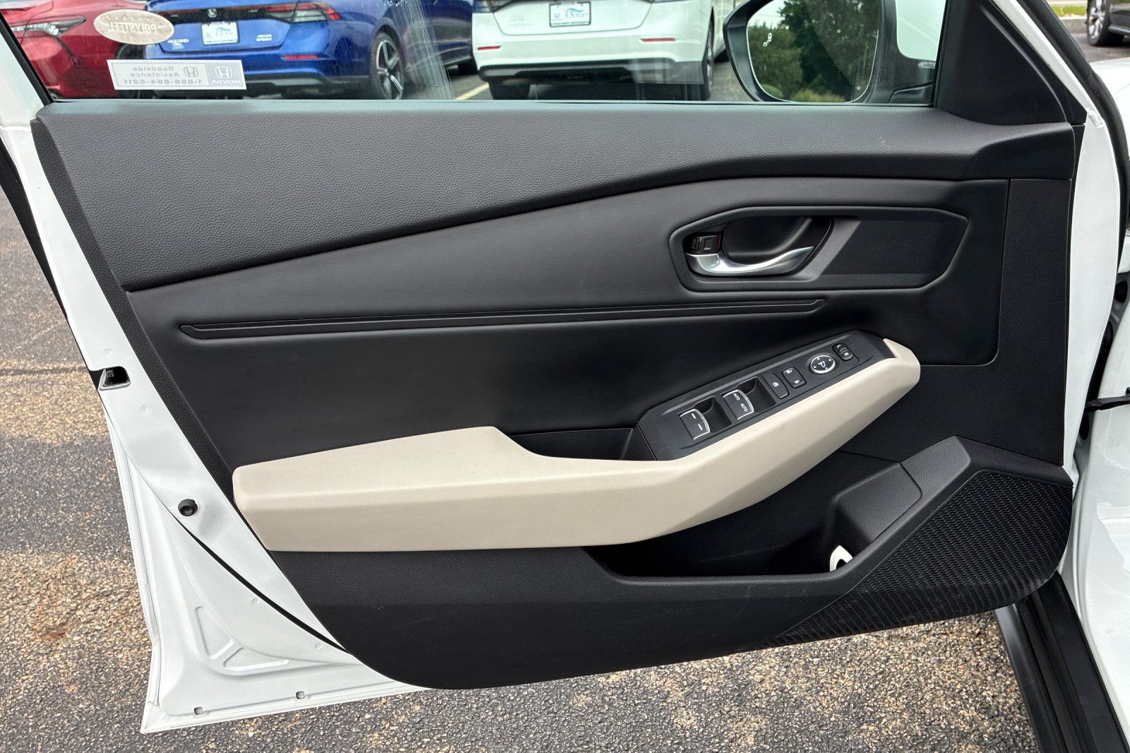 Used 2024 Platinum White Pearl Honda EX image 12