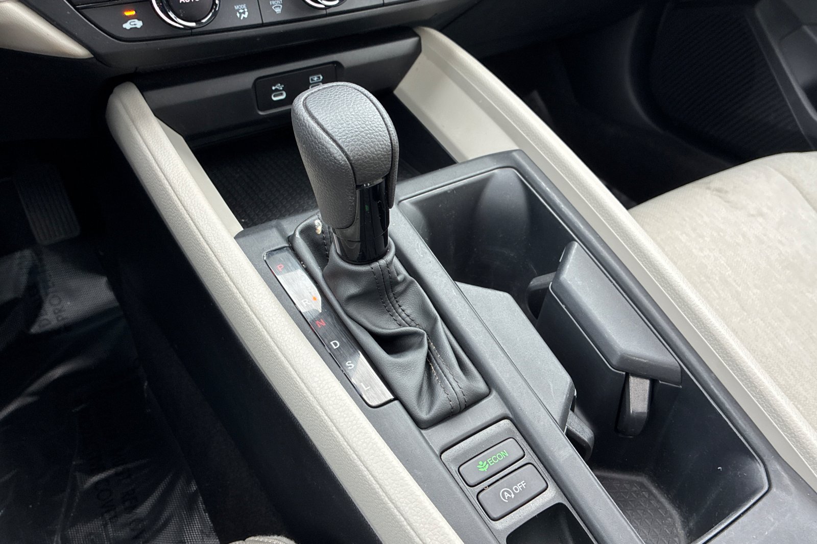Used 2024 Platinum White Pearl Honda EX image 27