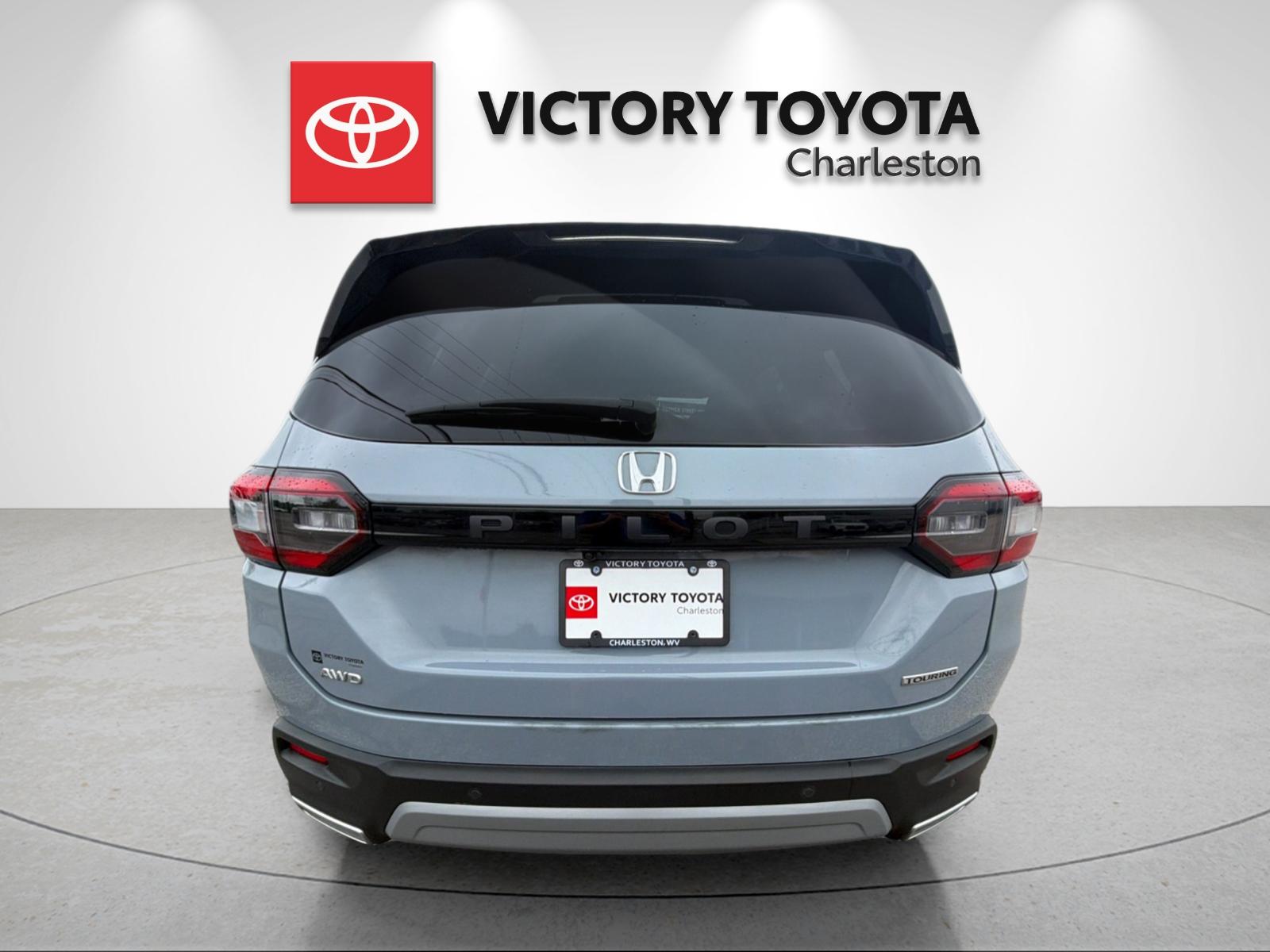 Used 2023  Honda Touring image 4