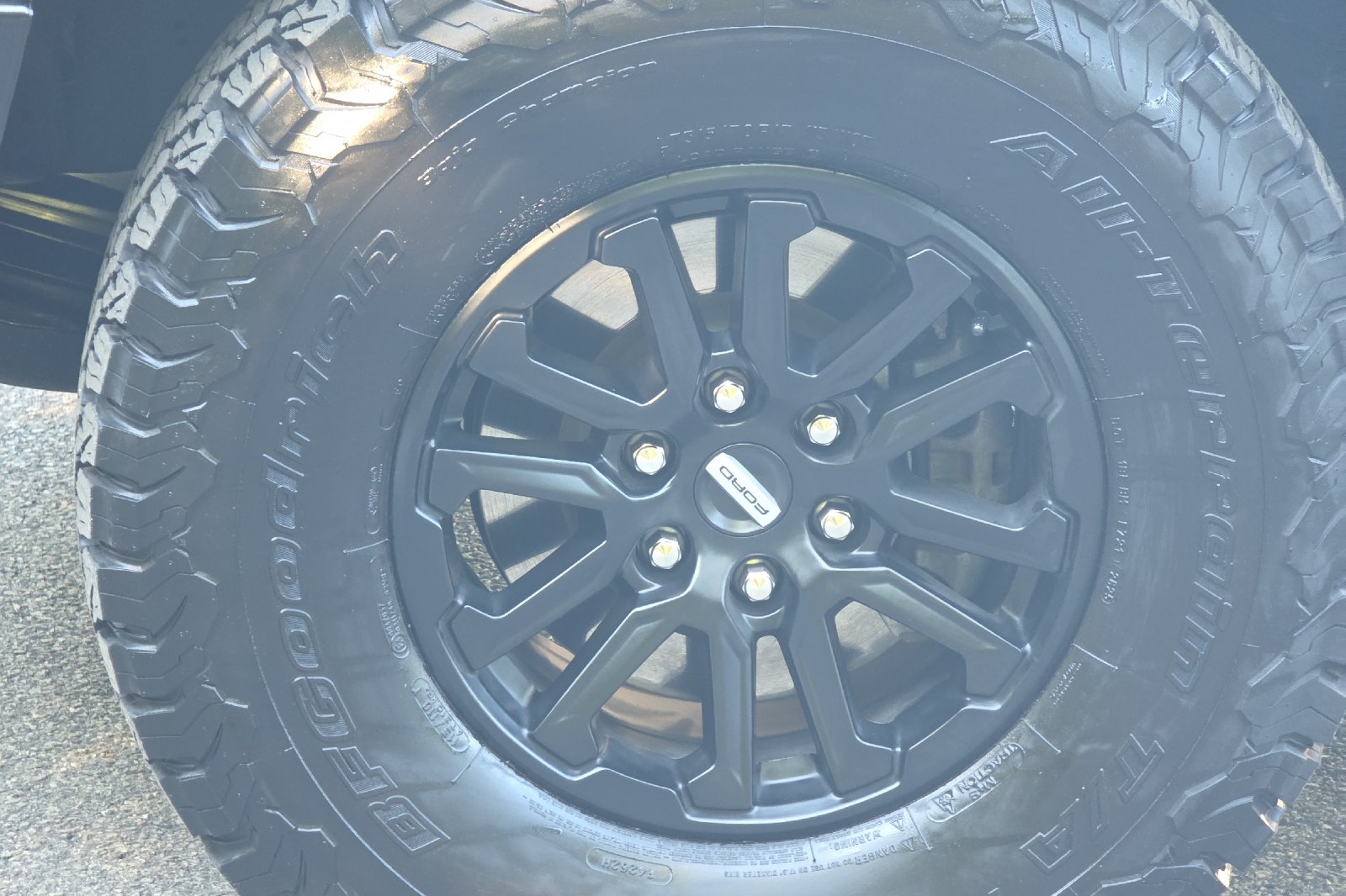 Used 2025 Space White Metallic Ford Raptor image 24