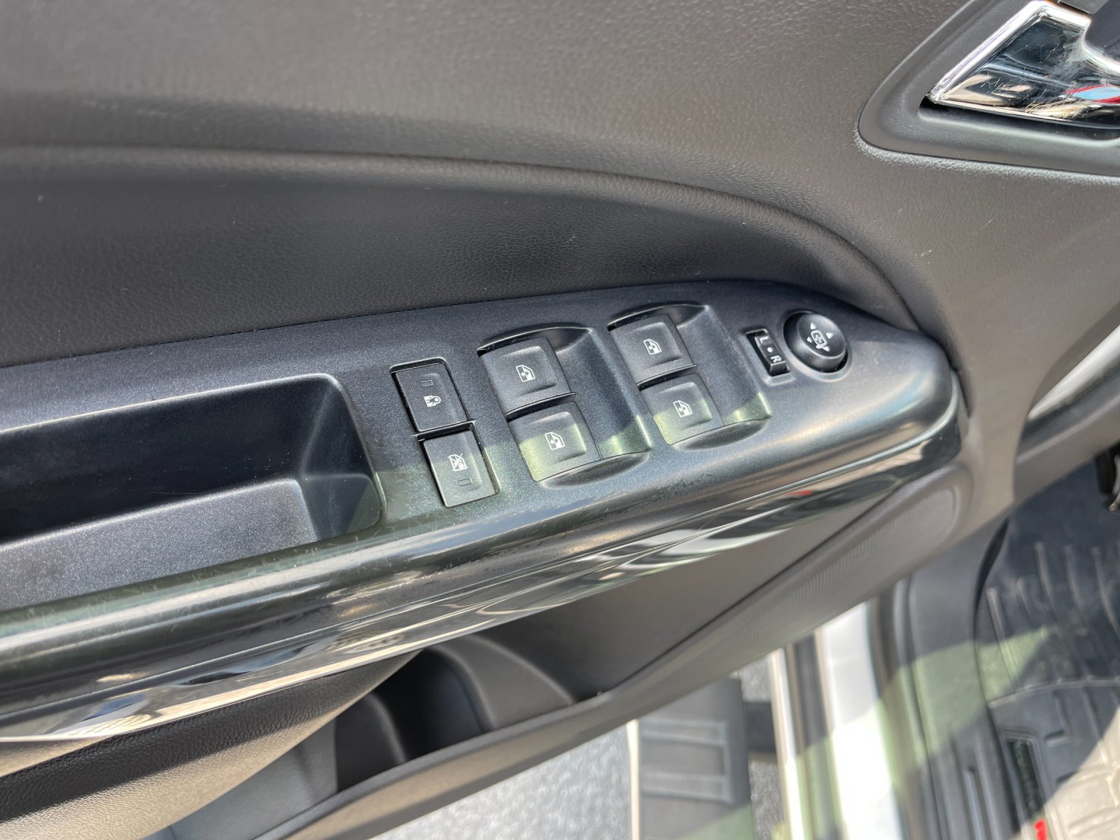Used 2017 Silver GMC SLE1 image 13