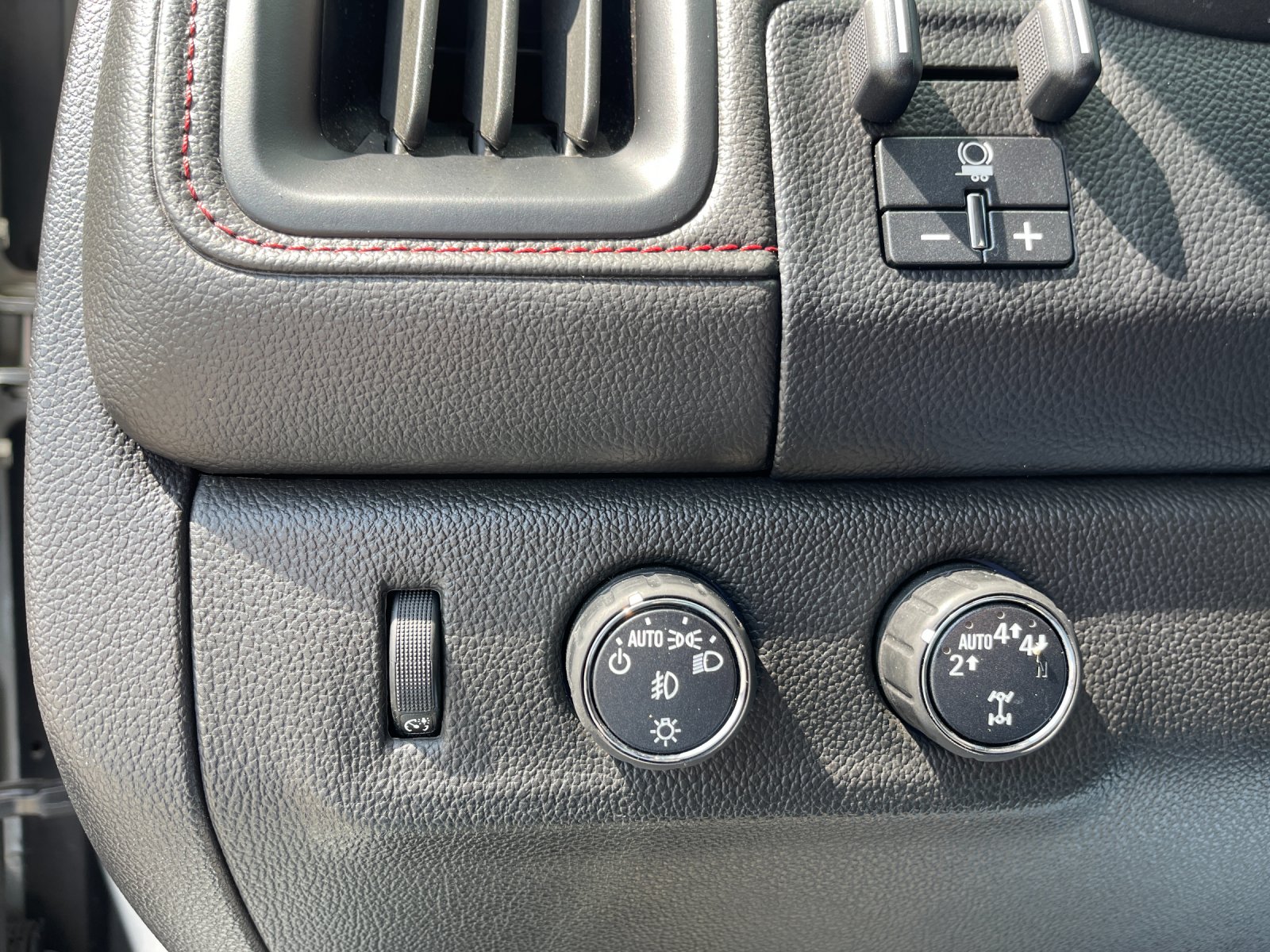 Used 2017 Silver GMC SLE1 image 30