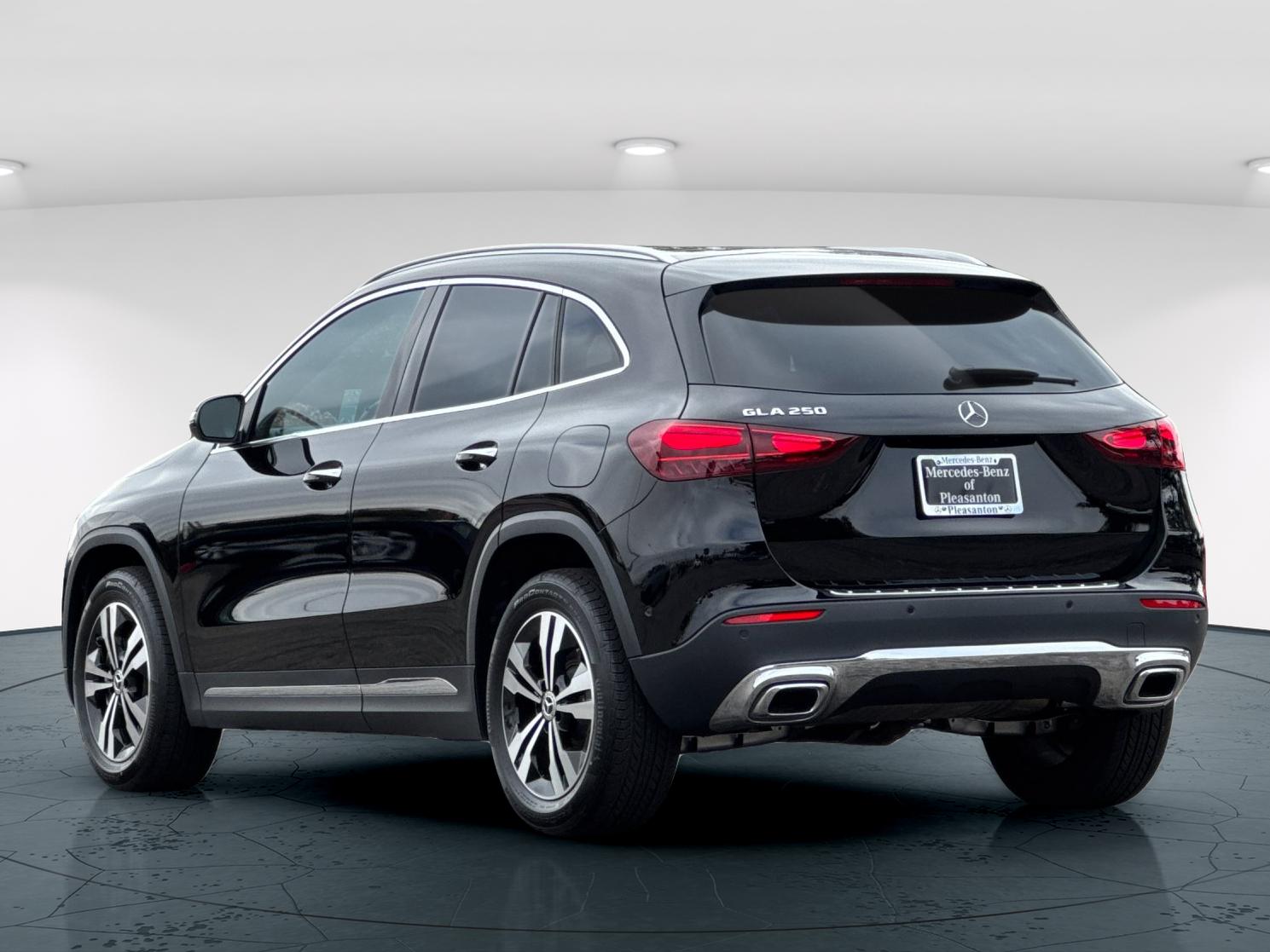 Used 2026 Night Black Mercedes-Benz GLA 250 4D Sport Utility image 4