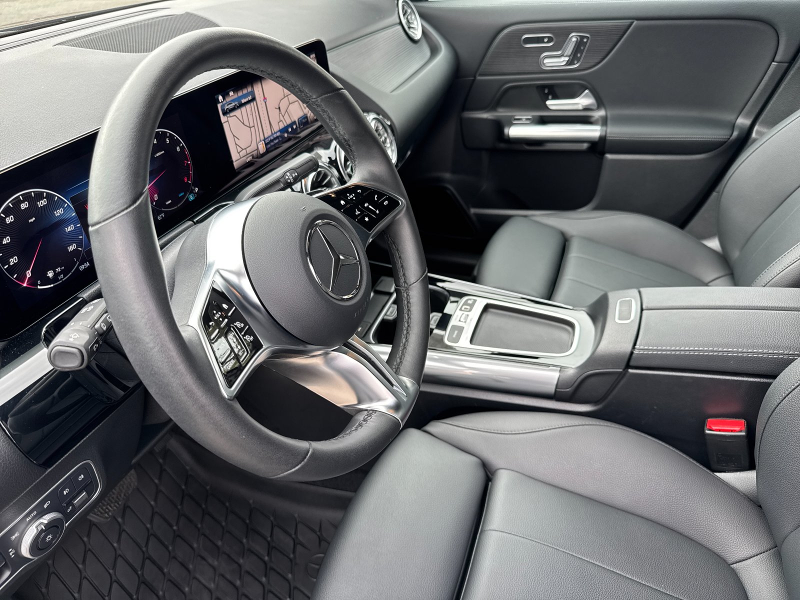 Used 2026 Night Black Mercedes-Benz GLA 250 4D Sport Utility image 10