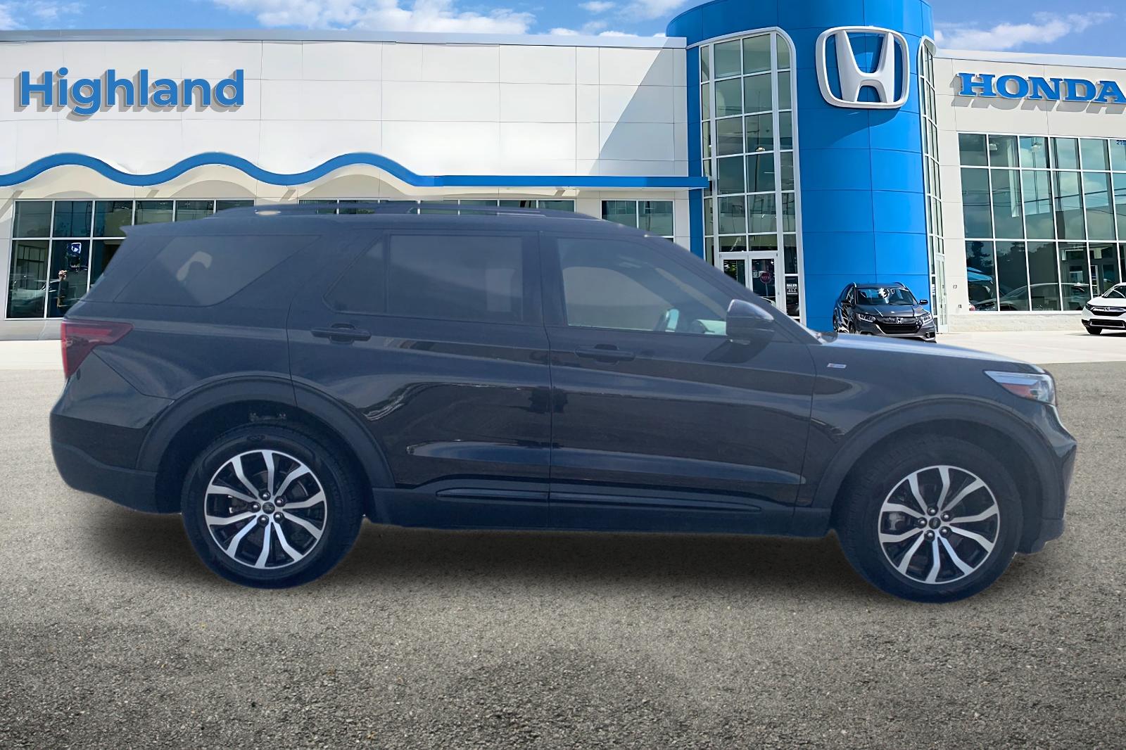 Used 2023 Black Metallic Ford ST-Line image 6