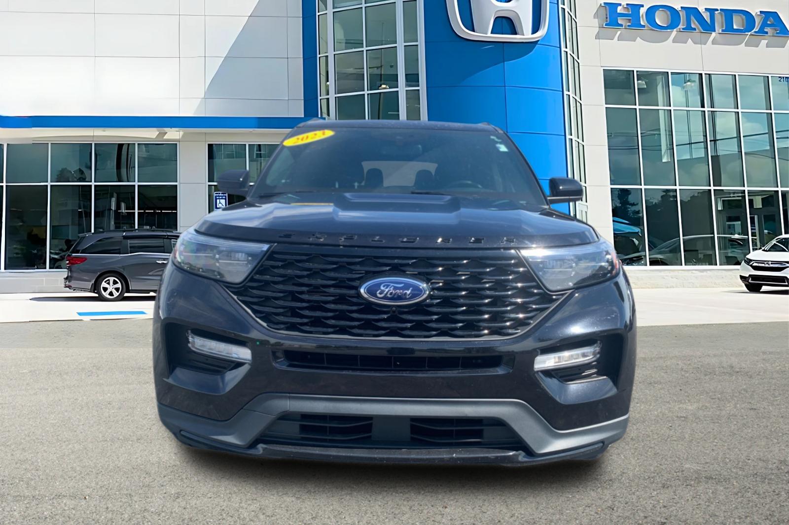 Used 2023 Black Metallic Ford ST-Line image 8