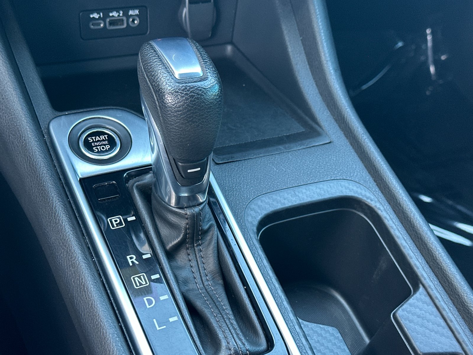 Used 2022 Rosewood Metallic Nissan SV image 19