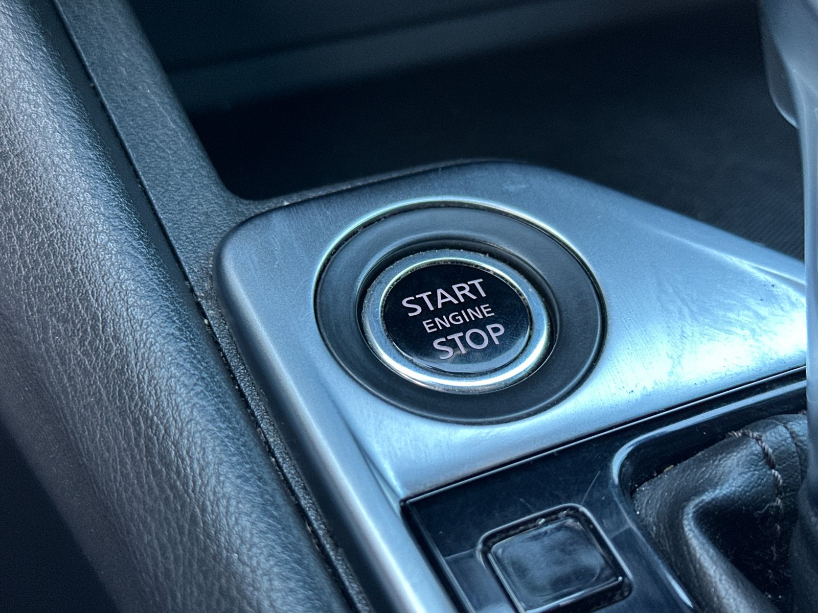 Used 2022 Rosewood Metallic Nissan SV image 20