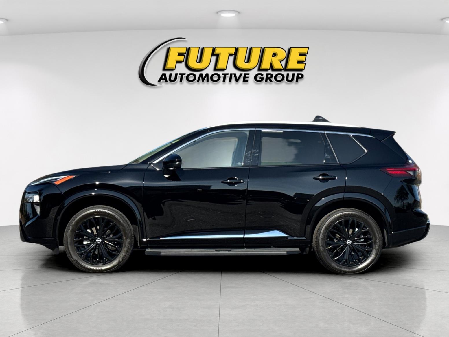 Used 2026 Black Nissan Platinum image 6