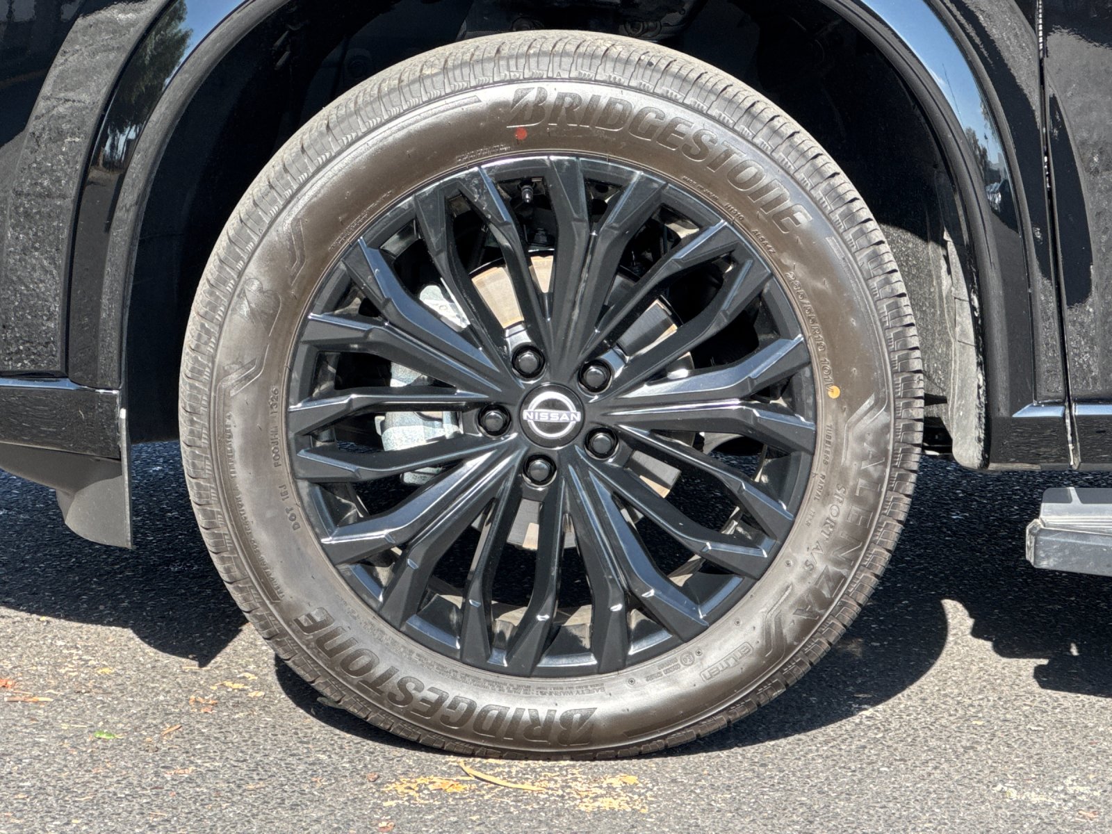 Used 2026 Black Nissan Platinum image 25