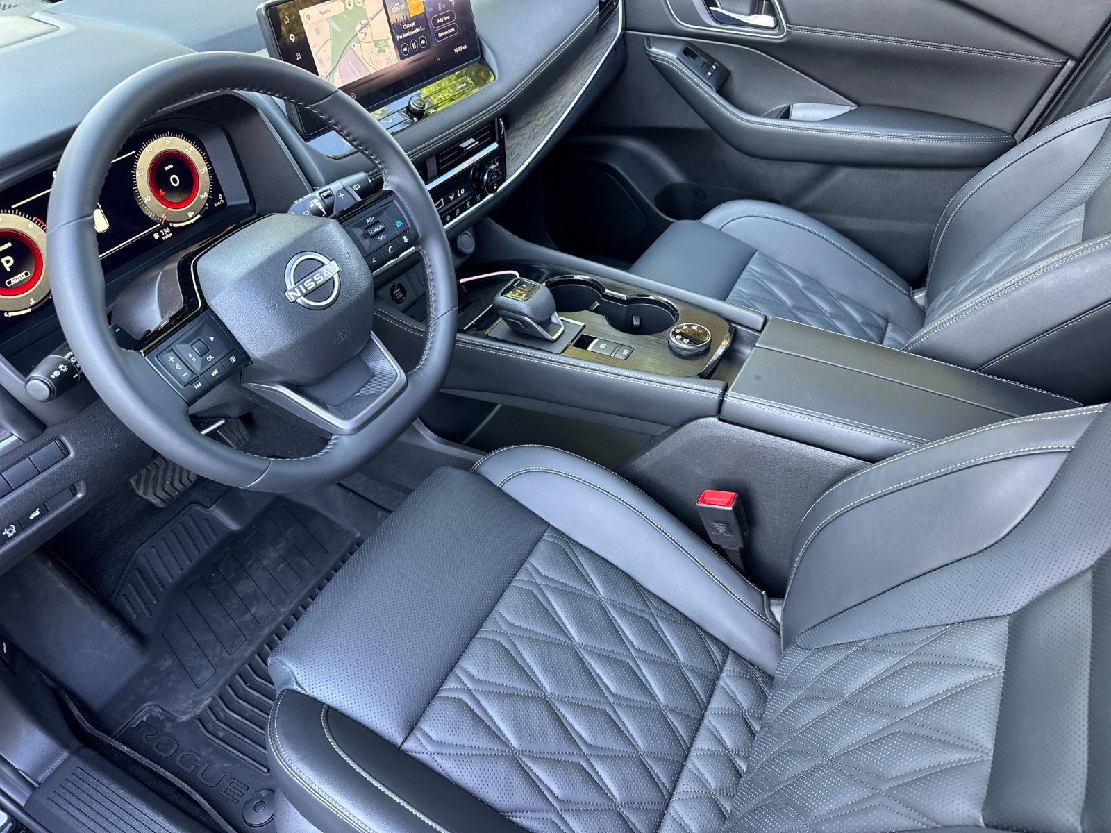 Used 2026 Black Nissan Platinum image 9