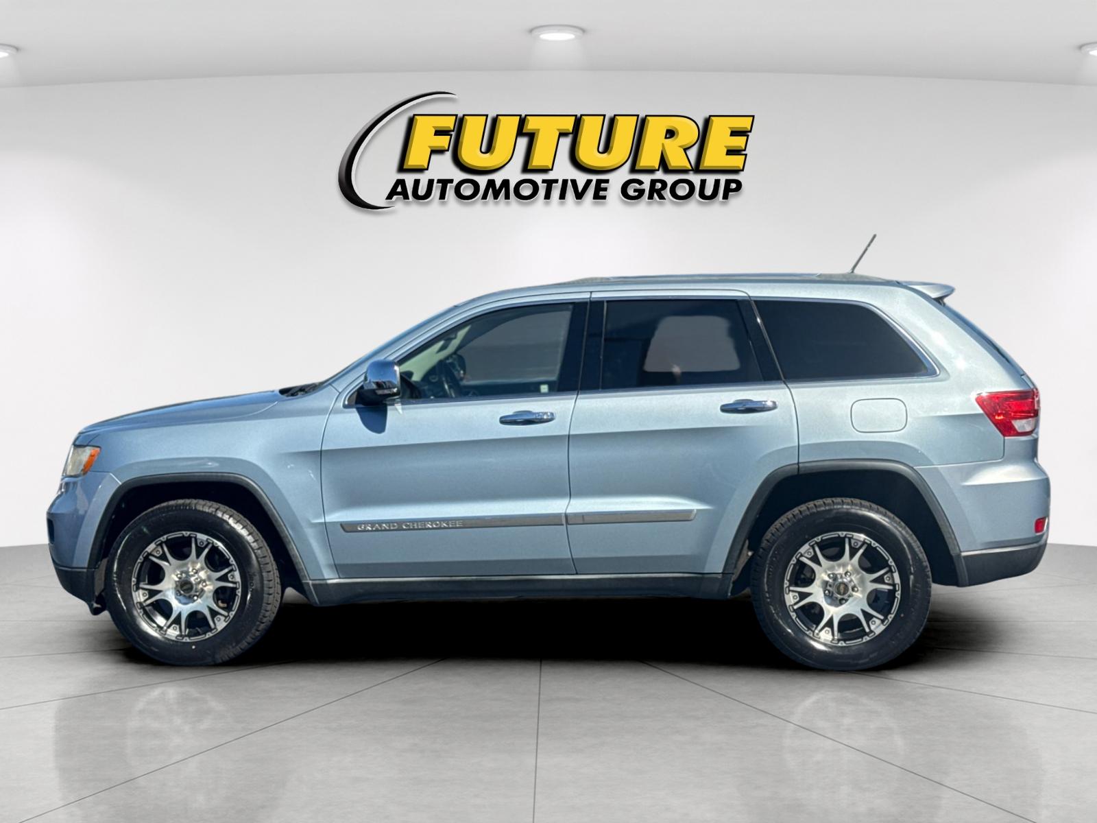 Used 2013 Beige Jeep Limited image 6