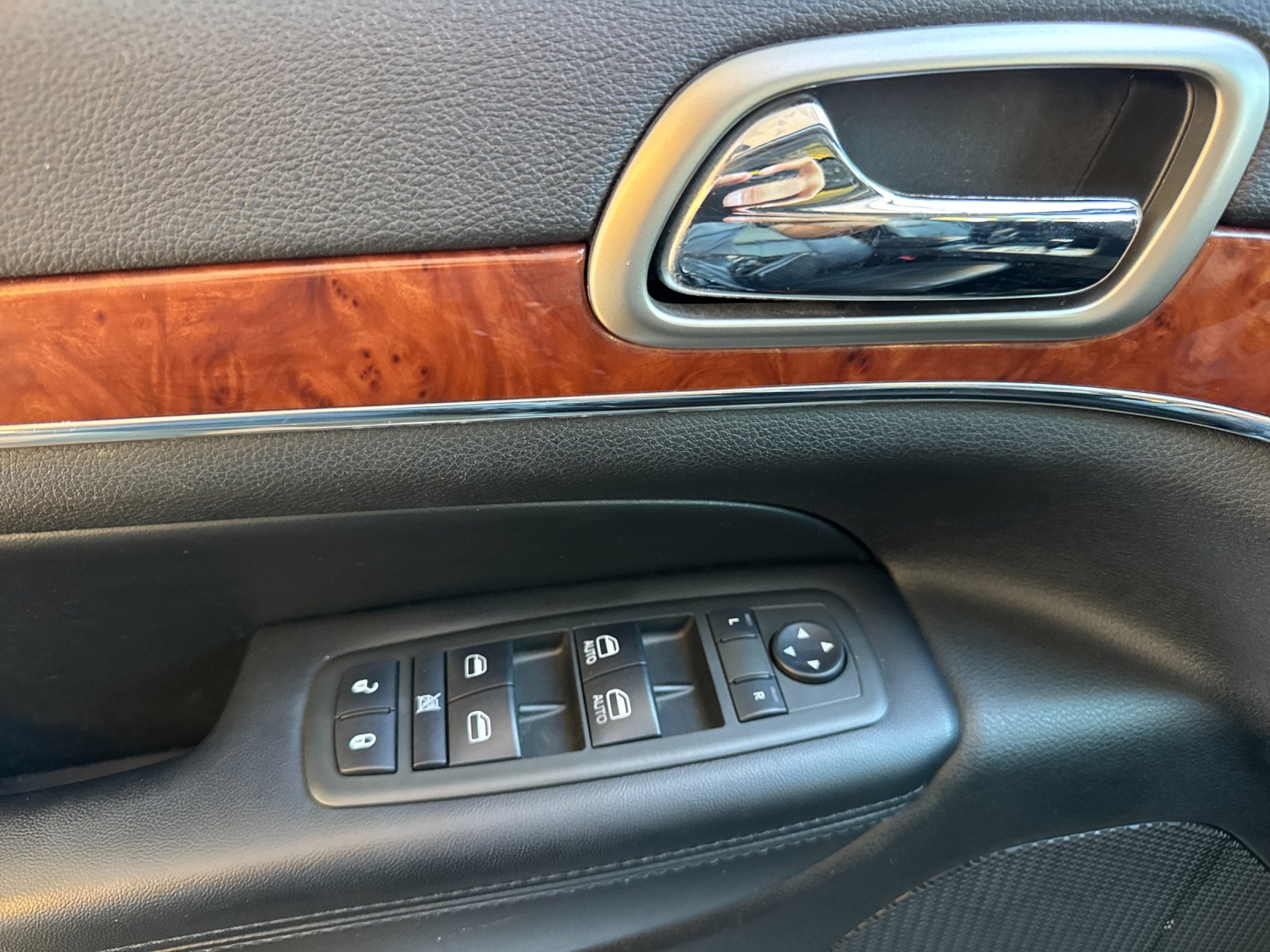 Used 2013 Beige Jeep Limited image 10